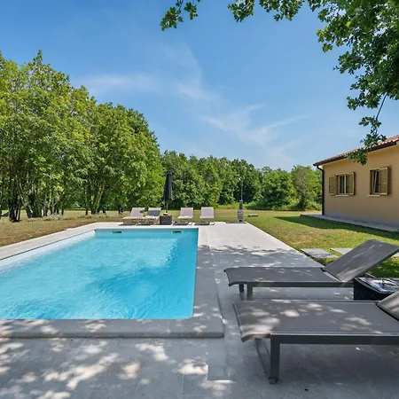 Aria Labin For 6 Persons With Private 32 M2 Pool, Kids Playground And Large Garden וילה