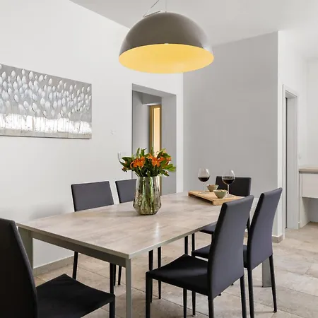 Aria Labin For 6 Persons With Private 32 M2 Pool, Kids Playground And Large Garden וילה Santalezi