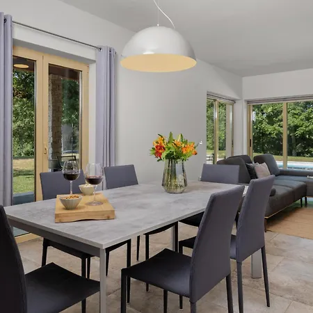 Aria Labin For 6 Persons With Private 32 M2 Pool, Kids Playground And Large Garden וילה Santalezi