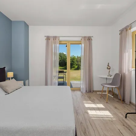 Aria Labin For 6 Persons With Private 32 M2 Pool, Kids Playground And Large Garden וילה